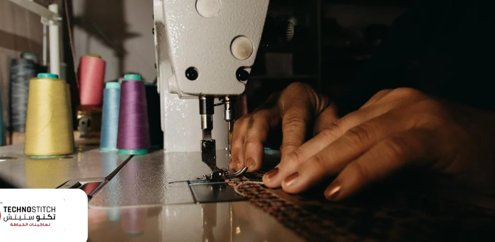 ماكينة خياطة وتطريز